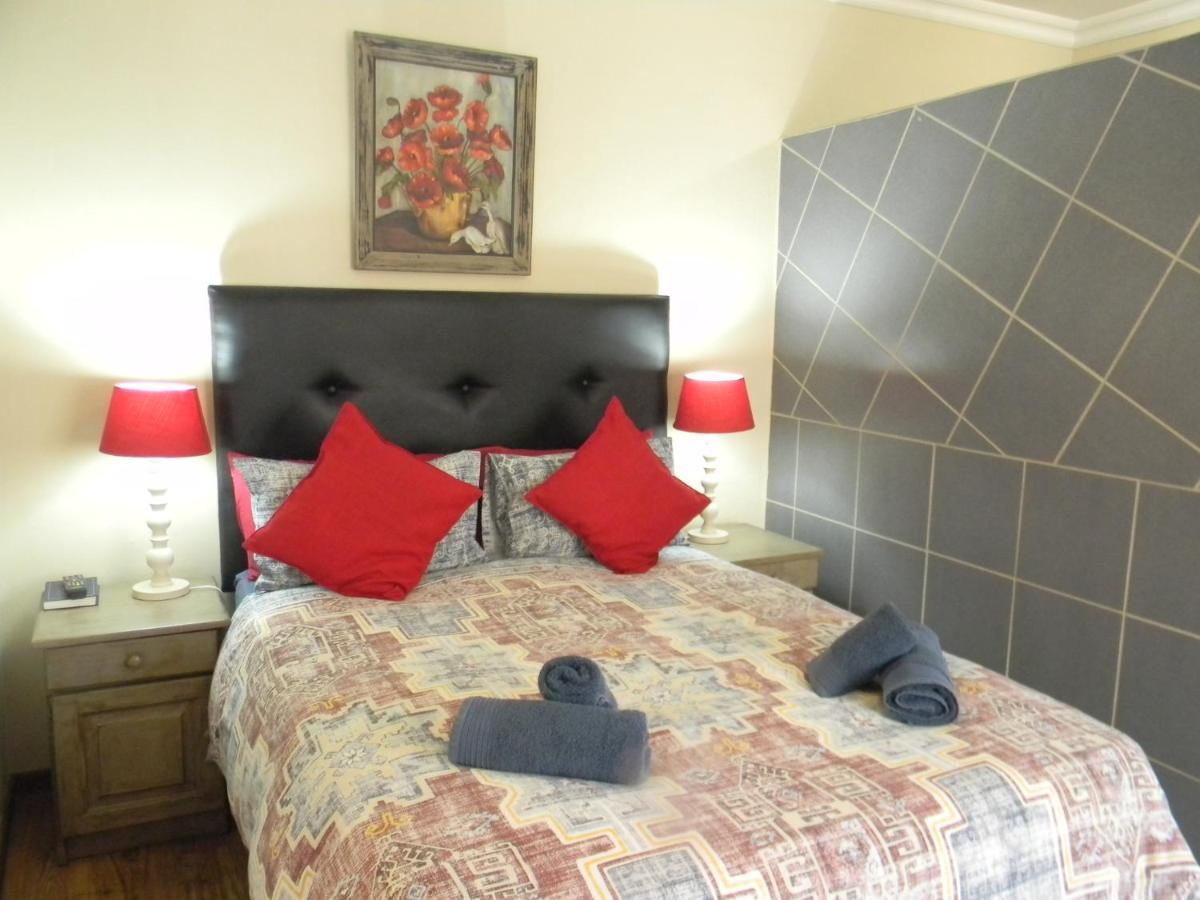 Ridderspoor Guesthouse Мідделбурґ Екстер'єр фото